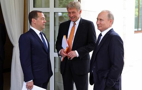 Дмитрий Медведев, Дмитрий Песков и Владимир Путин
