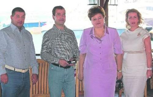 Сергей Зиринов и Дмитрий Медведев с женами