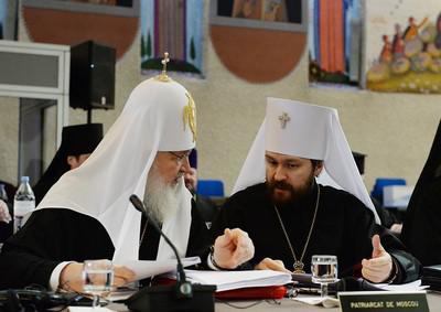 Патриарх Кирилл и митрополит Иларион (справа)