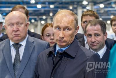 Владимир Путин и Михаил Бабич (справа)