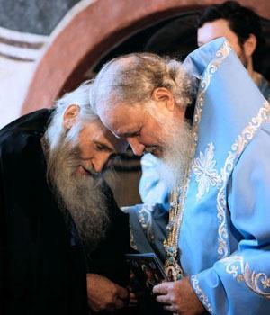 Отец Илий (слева) и патриарх Кирилл