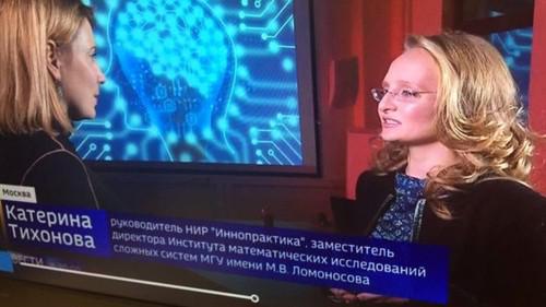 Младшую дочь Путина Катерину Тихонову с прошлого года тоже стали показывать по государственным телеканалам