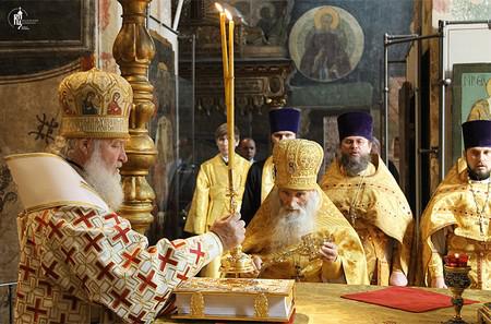 Патриарх Кирилл (слева) и Илий Ноздрин (в цетре)