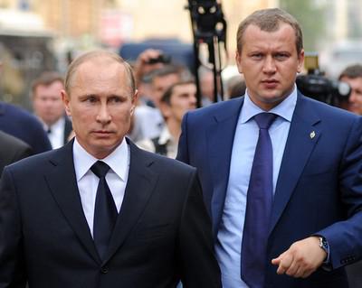 Владимир Путин и Сергей Морозов (справа) 