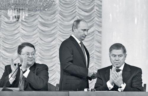 Слева направо: Антон Иванов, Владимир Путин и Вячеслав Лебедев