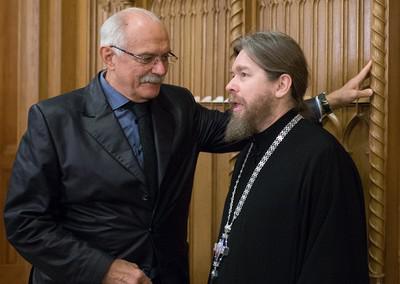 Никита Михалков (слева) и митрополит Тихон (Шевкунов)