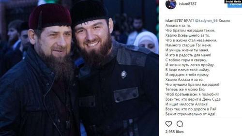 Рамзан (слева) и Ислам Кадыровы
