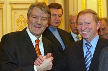 Слева направо: Виктор Ющенко, Виктор Янукович и Леонид Кучма