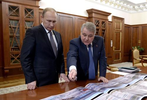 Владимир Путин и Михаил Ковальчук (справа)