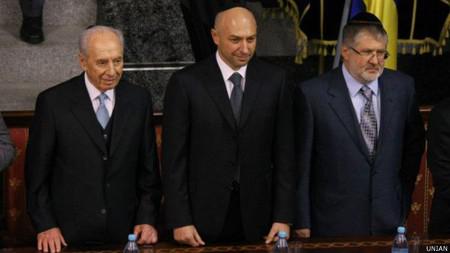 Слева направо: Шимон Перес, Геннадий Боголюбов и Игорь Коломойский