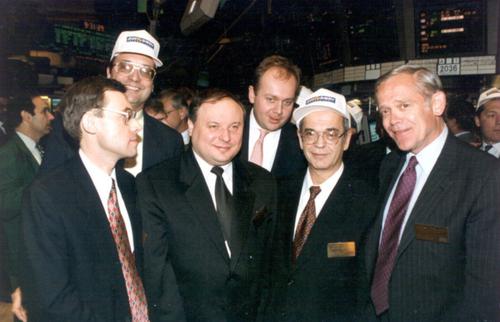 Егор Гайдар (второй слева) и Дмитрий Зимин (второй справа)