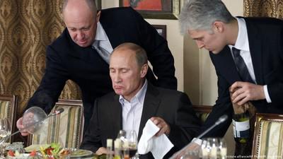 Евгений Пригожин (слева) и Владимир Путин