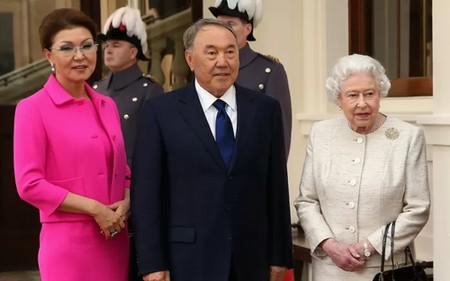 Слева направо: Дарига и Нурсултан Назарбаевы и королева Елизавета II