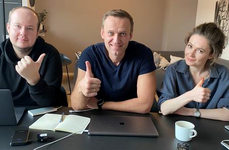 Слева направо: Георгий Албуров, Алексей Навальный и Мария Певчих