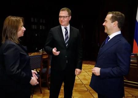 Слева направо: Наталья Тимакова, Олег Осипов и Дмитрий Медведев