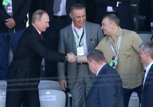 Слева направо: Владимир Путин, Борис и Аркадий Ротенберги