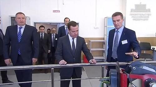 Слева направо: Дмитрий Рогозин, Дмитрий Медведев и Борис Обносов