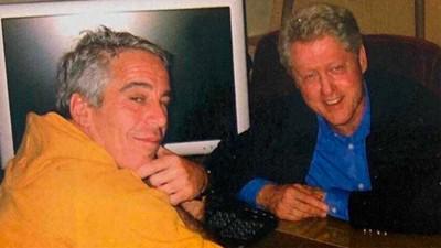 Джеффри Эпштейн (слева) и Билл Клинтон