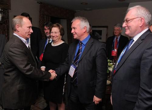 Владимир Путин и Александр Рар (в центре)