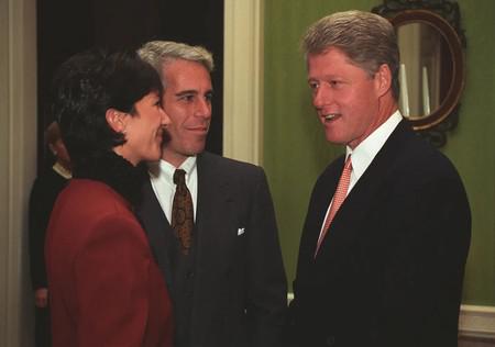 Слева направо: Гислен Максвелл, Джеффри Эпштейн и Билл Клинтон