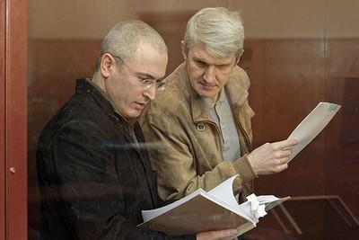 Михаил Ходорковский (слева) и Платон Лебедев